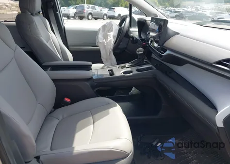 2025 Toyota Sienna Xle z USA, uszkodzony, nr VIN 5TDJRKEC3SS236876